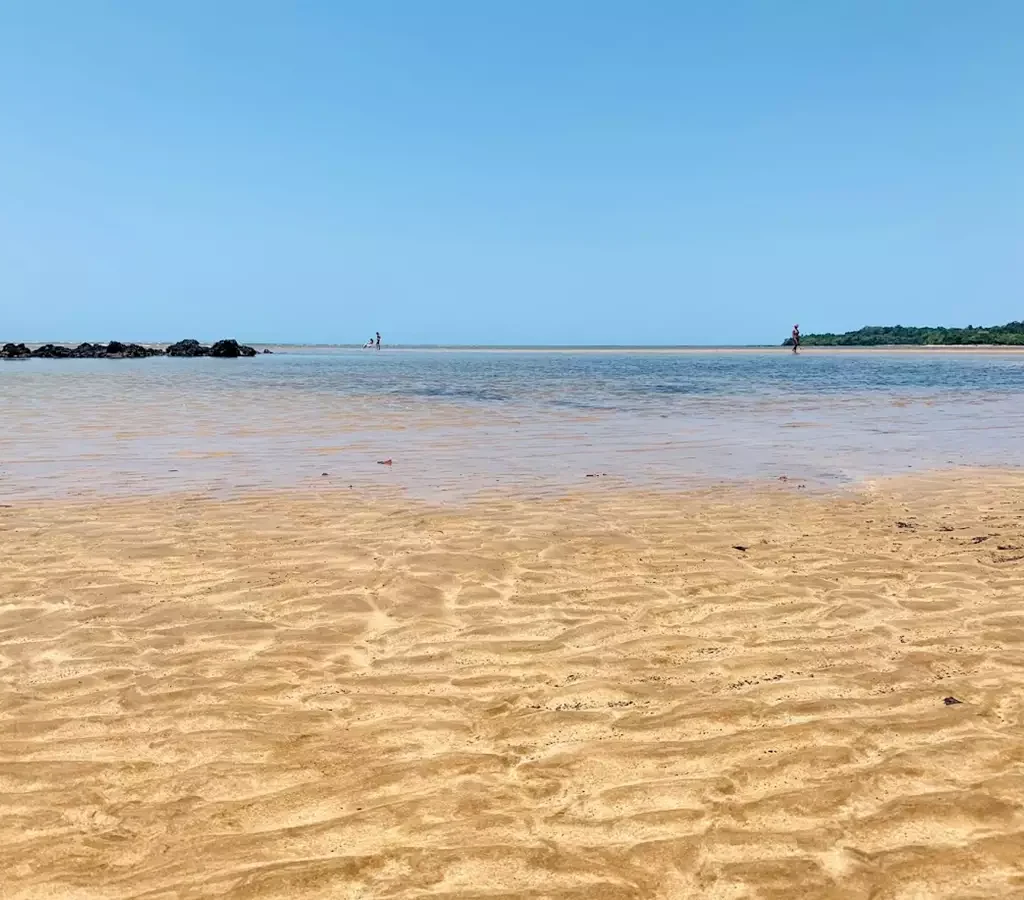 Praia de Coqueiral, em Aracruz