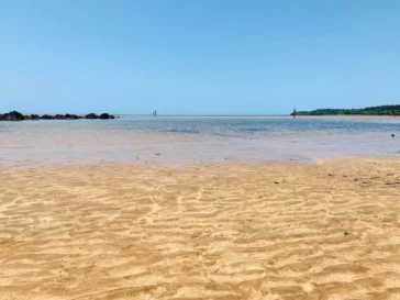 Praia de Coqueiral, em Aracruz