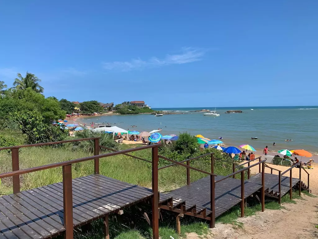 Os 10 Melhores Lugares em Guarapari: Praias, História e Natureza em um Só Lugar 4 Praia da Peracanga