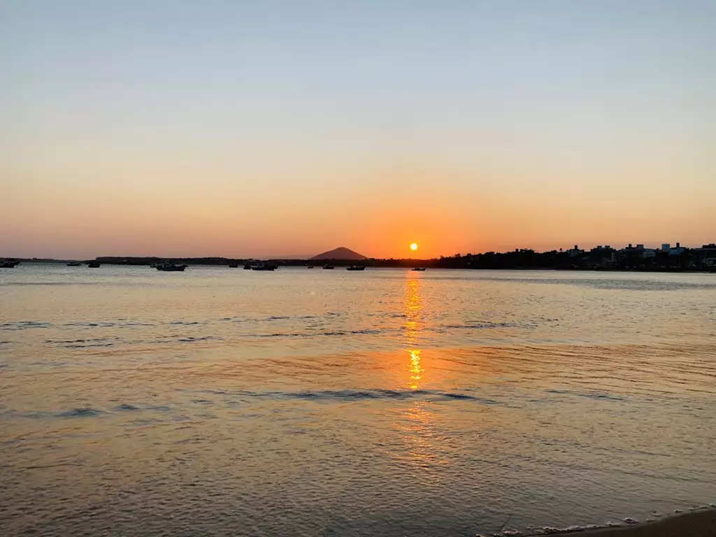 Os 10 Melhores Lugares em Guarapari: Praias, História e Natureza em um Só Lugar 5 Praia de Meaípe