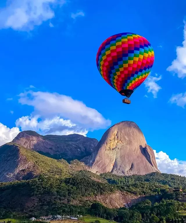 Balões em Pedra Azul Balões em Pedra Azul: 1º Festival de Balonismo com voos temáticos