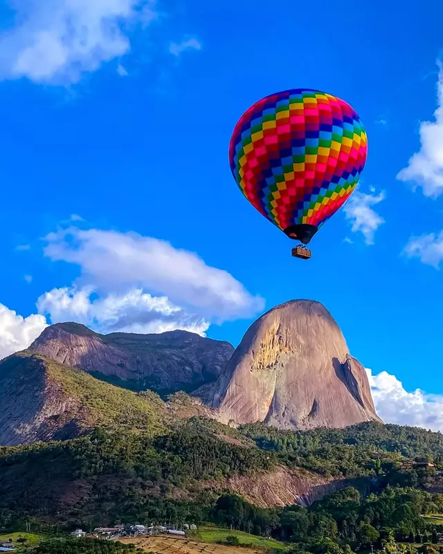 Balões em Pedra Azul Balões em Pedra Azul: 1º Festival de Balonismo com voos temáticos