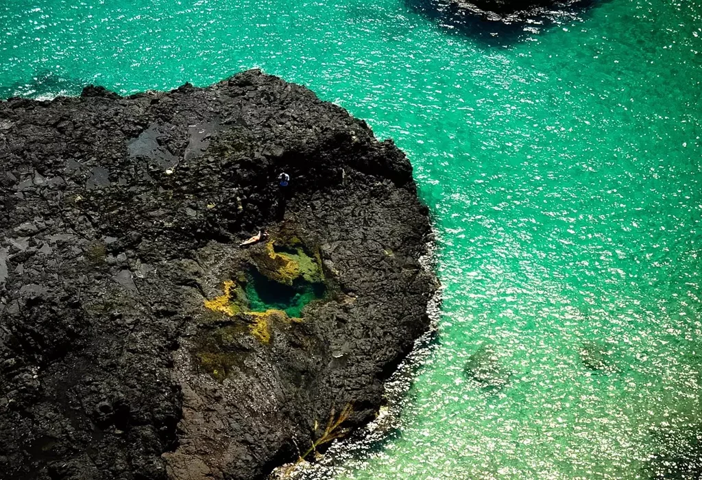 A Praia do Nordeste que Conquistou o Mundo: Tudo Sobre a Baía do Sancho 2 Praia do Nordeste Praia do Sancho