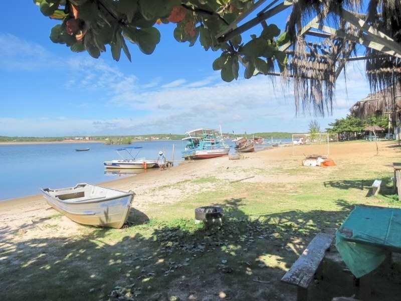 Praia de Barra Nova em São Mateus com rio e manguezal