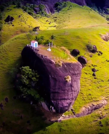 Igrejinha na Pedra em Ibiraçu