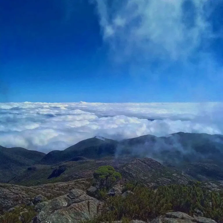 Explorando o Pico da Bandeira com Olhos no Céu: Aventura de Drone nas Alturas do ES