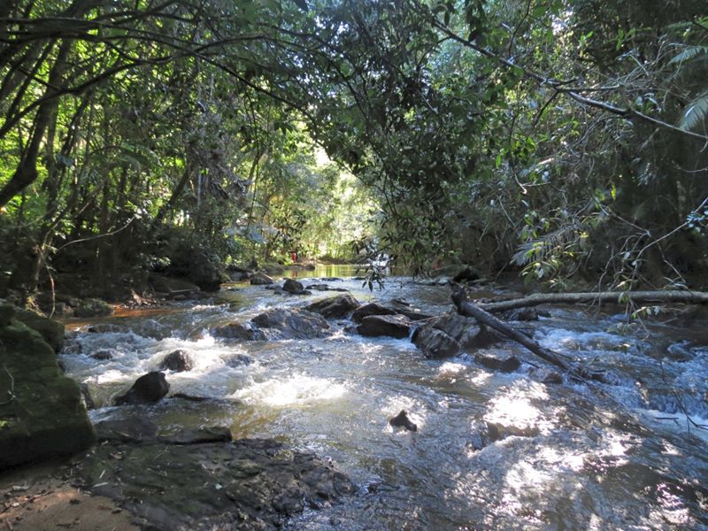 Ela fica a cerca de 100 km da capital Vitória e é uma das cachoeiras mais visitadas do estado.