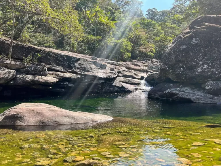 Descubra o Paraíso Escondido: Poços de Pedra Roxa em Ibitirama, Espírito Santo