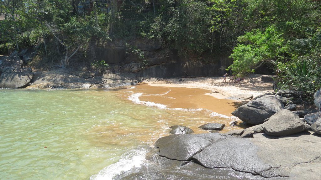 Praia do Morcego: Um Tesouro Oculto em Guarapari