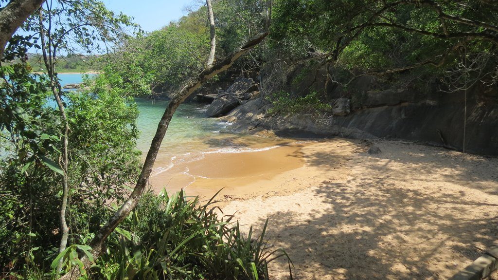 Praia do Morcego: Um Tesouro Oculto em Guarapari