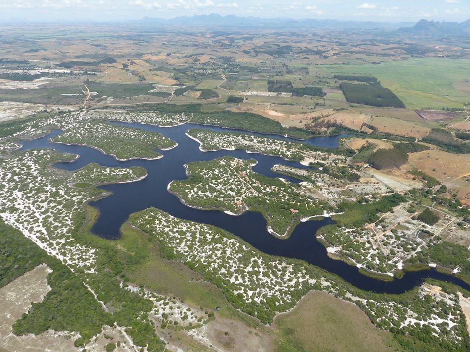 Lagoa Guanandy com o Frade e a Freira de Fundo