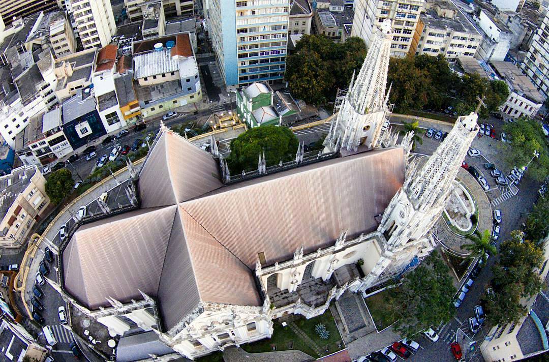 Imagem área da Catedral Metropolitana de Vitória. Foto: Instagram @capixabissimo 