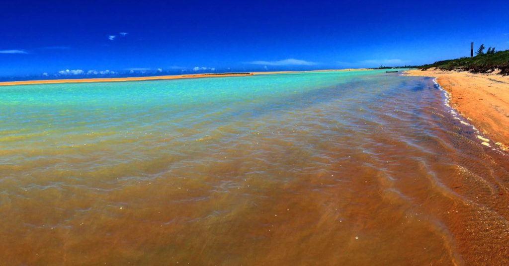 A Belíssima praia de Urussuquara, na divisa entre Linhares e São Mateus, Norte do ES (1)