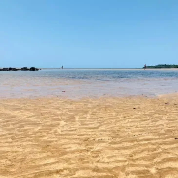 Praia de Coqueiral, em Aracruz