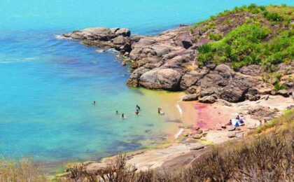 Praia da Areia Vermelha em Guarapari: como chegar e o que saber antes de ir 8 Praia da Areia Vermelha em Guarapari: O Refúgio Perfeito de Águas Calmas em Guarapari