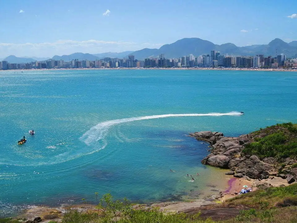 Praia de Areia Vermelha em Guarapari