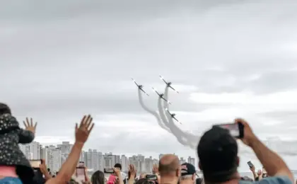 Esquadrilha da Fumaça em Vila Velha: Show Aéreo Emocionante que Encantou o Público 10 Esquadrilha da Fumaça em Vila Velha