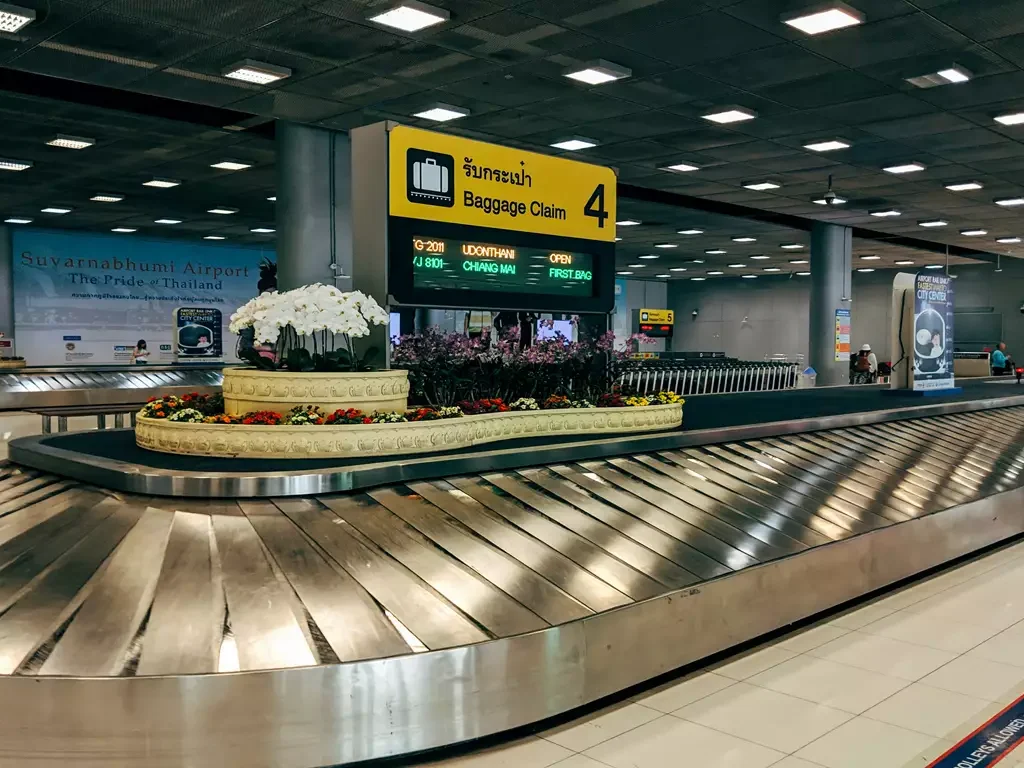 eu quero que você escreva um texto em tom informativo, voz ativa, como um conhecedor de viagens, sem plagio, para um blog de turismo e texto bem objetivo, , texto humanizado. no singular. coloque titulo e subtítulos, faça busca na internet para aprimorar o artigo. - Na última frase use um gatilho de curiosidade forte na frase; - Não use números para lista, não as isole com aspas """"; - Crie um título persuasivo com 70 caracteres; - Não use nenhuma dessas palavras: descubra, imagine, jornada, explore, mergulhar, aconchego, aventura, desvende, viagem; Conteúdo: