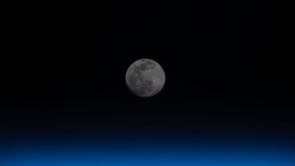 15 imagens incriveis da Lua 11