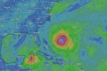 Franklin se fortalece como furacão de categoria 4