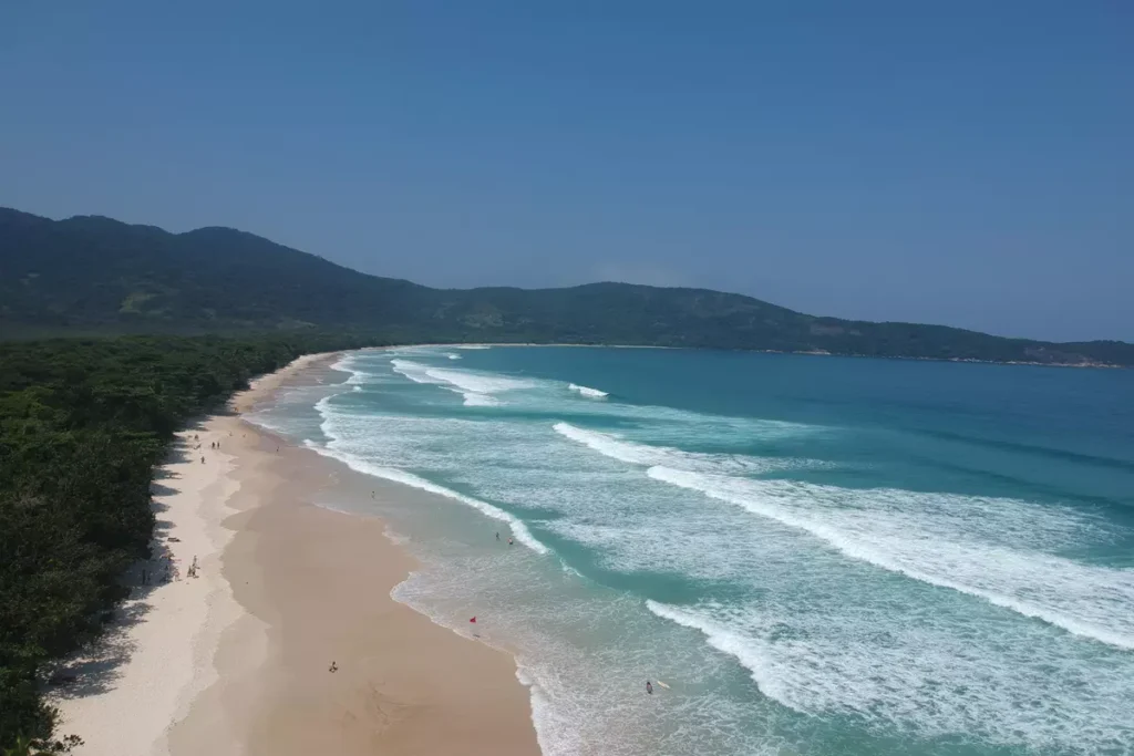 Praia Lopes Mendes: O Paraíso Escondido do Atlântico
