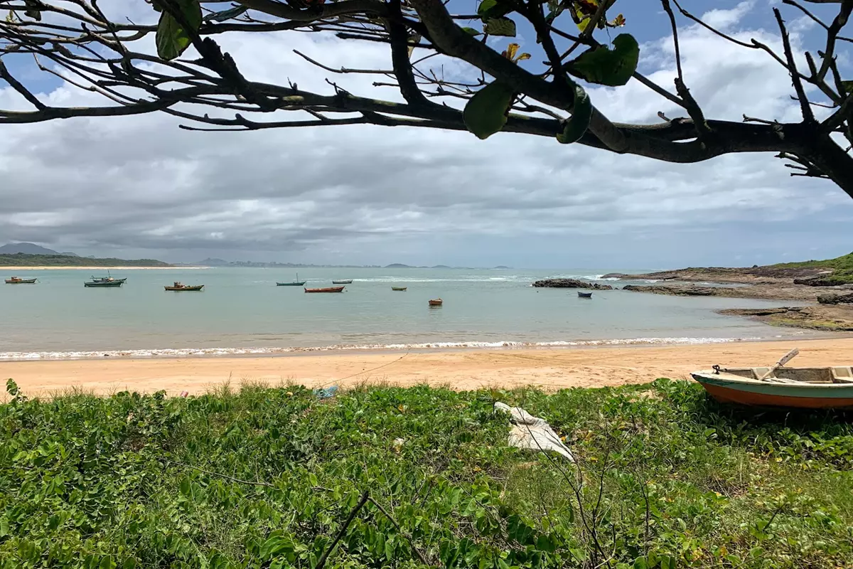 As 4 melhores praias da enseada azul em Guarapari