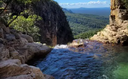 Cachoeira da Borda infinita, complexo Águas Lindas. 16 Cachoeira da Borda infinita