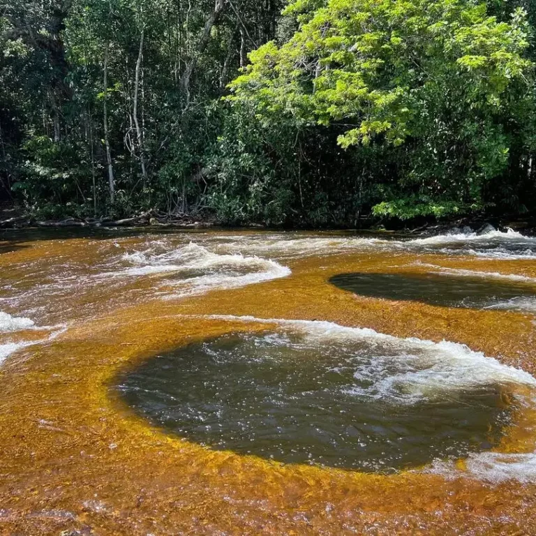 Cachoeira do Mutum em Presidente Figueiredo