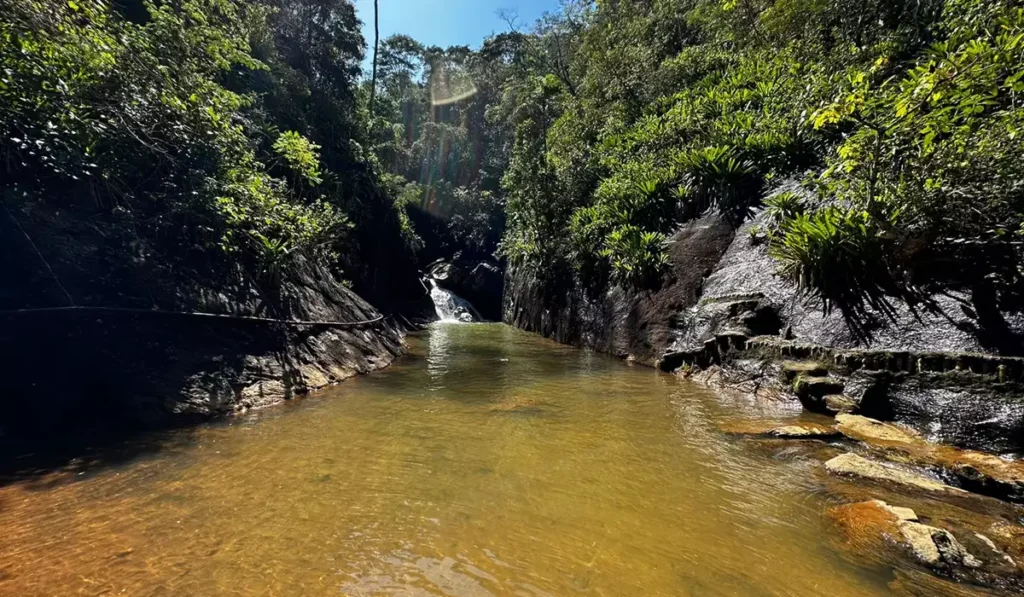 Cachoeiras de águas cristalinas compõem Viana