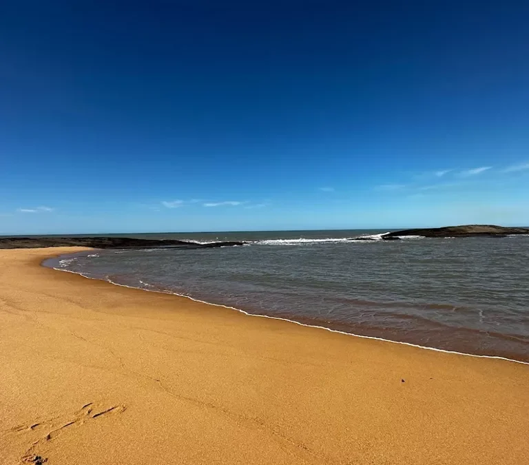 Praia de Tiquiçaba