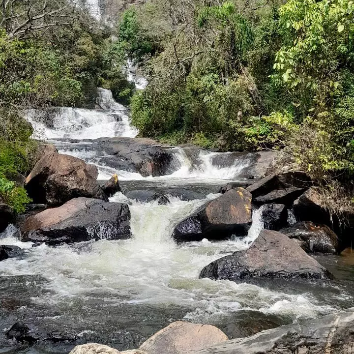 A Cachoeira dos Pretos está localizada no município de Joanópolis, no interior de São Paulo, a 129 km de Jundiaí. É a maior queda d'água do estado, com 154 metros de altura.