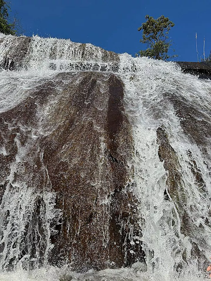 Queda d'água conhecida como "cachoeira do Marquinho"