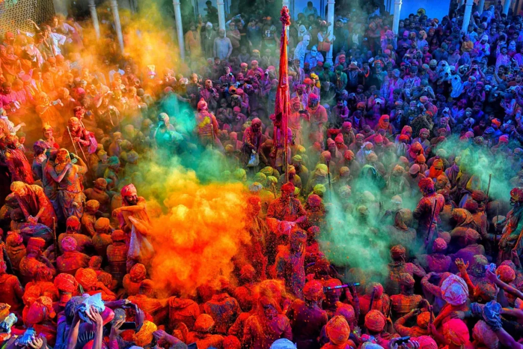Indianos no festival das cores / Foto: Divulgação 
