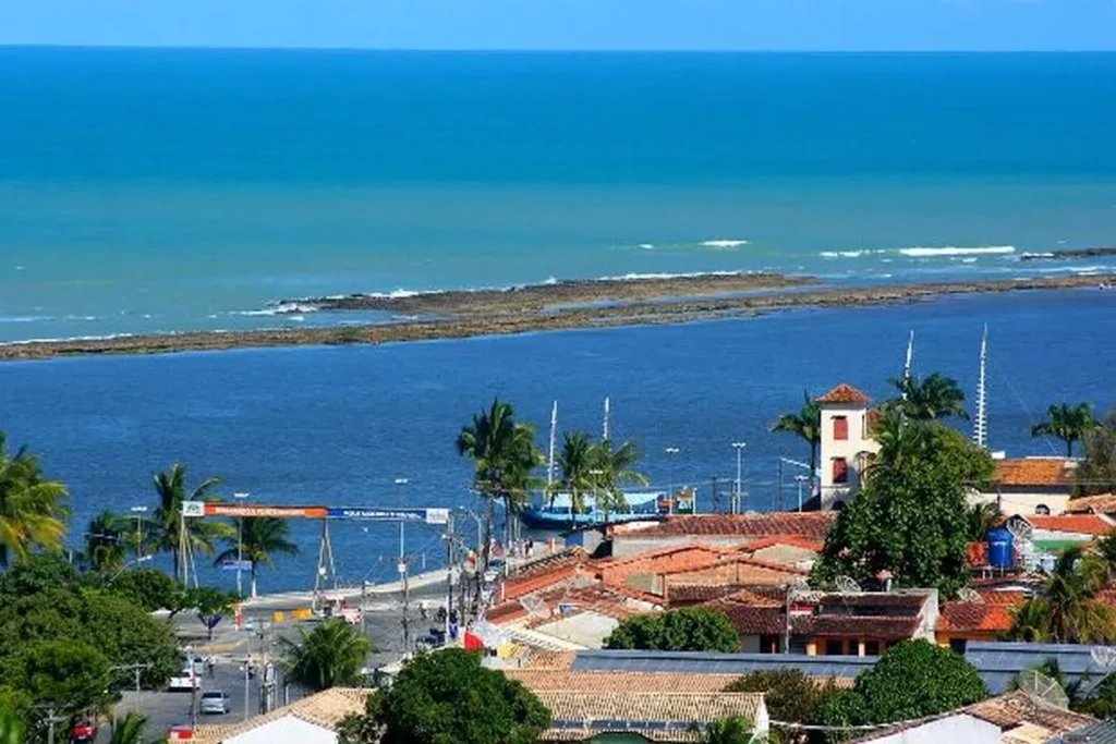 Porto Seguro: Descubra a História, Relaxe nas Praias e Vibre com a Cultura!
