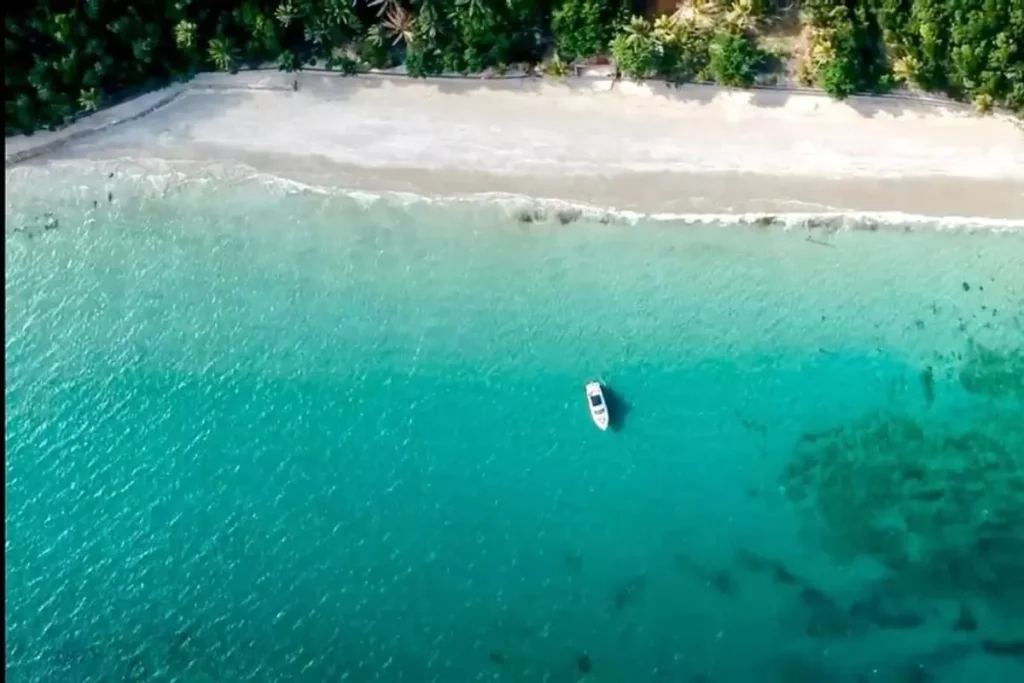 Praia da Viração: Um paraíso escondido na Ilha dos Frades