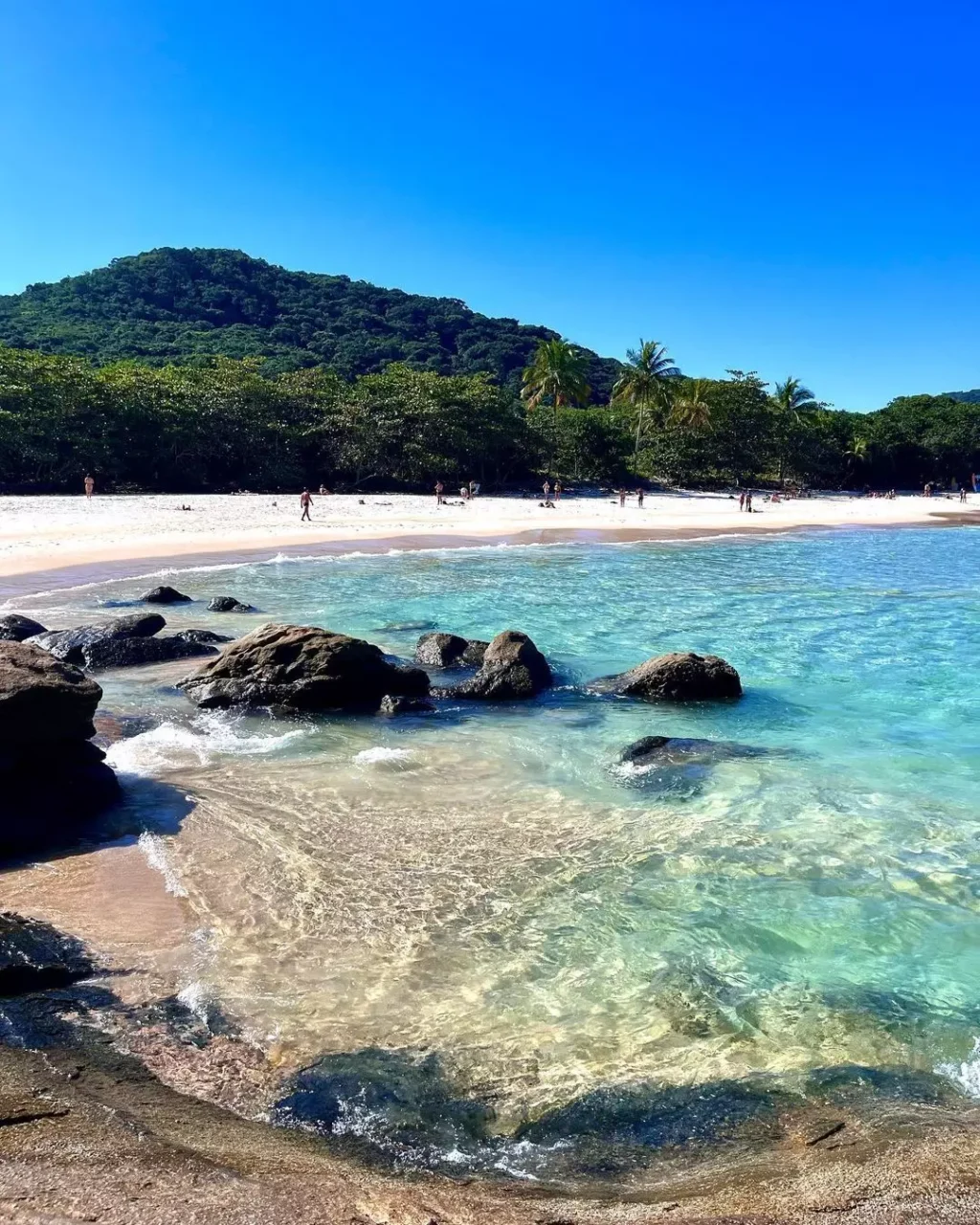 Localizada na Ilha Grande, no município de Angra dos Reis, Rio de Janeiro, a Praia de Lopes Mendes As Praias mais Bonitas do Brasil