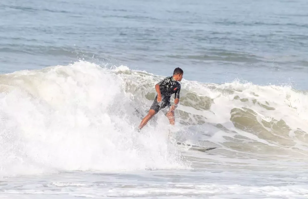 Surfe em Regência, Linhares: um paraíso para os surfistas
