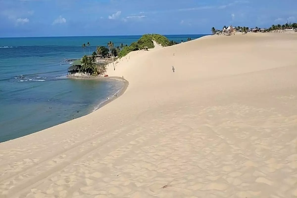 A Praia de Genipabu um paraiso de dunas moveis e paisagens exoticas no Rio Grande do Norte