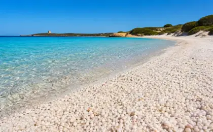 Mari Ermi Beach
