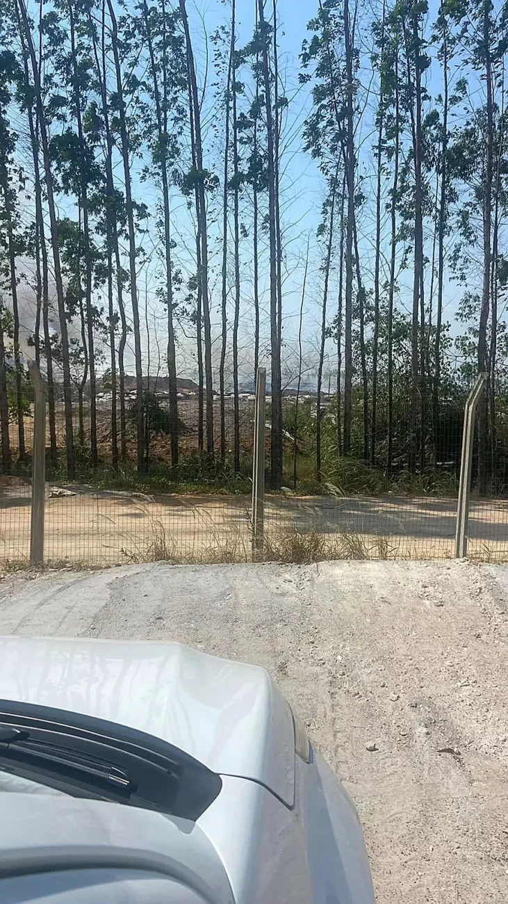Incêndio de grandes proporções atinge fábrica de MDF em Pinheiros