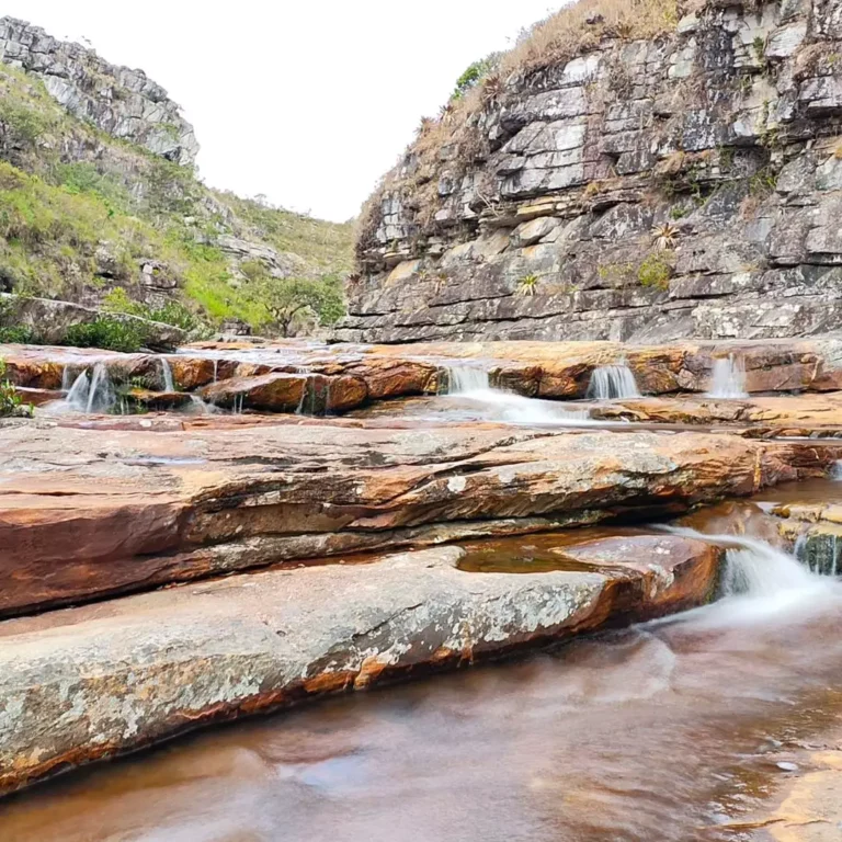 7 cidades de Minas Gerais para visitar que são o paraíso em cachoeiras
