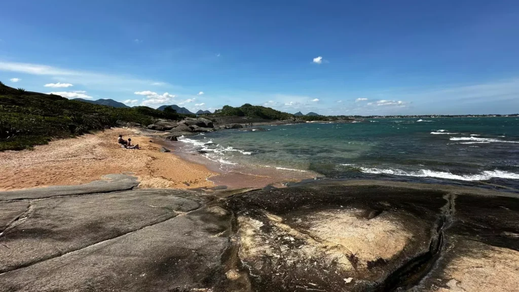 Praia das Pedras: um paraíso escondido em Guarapari