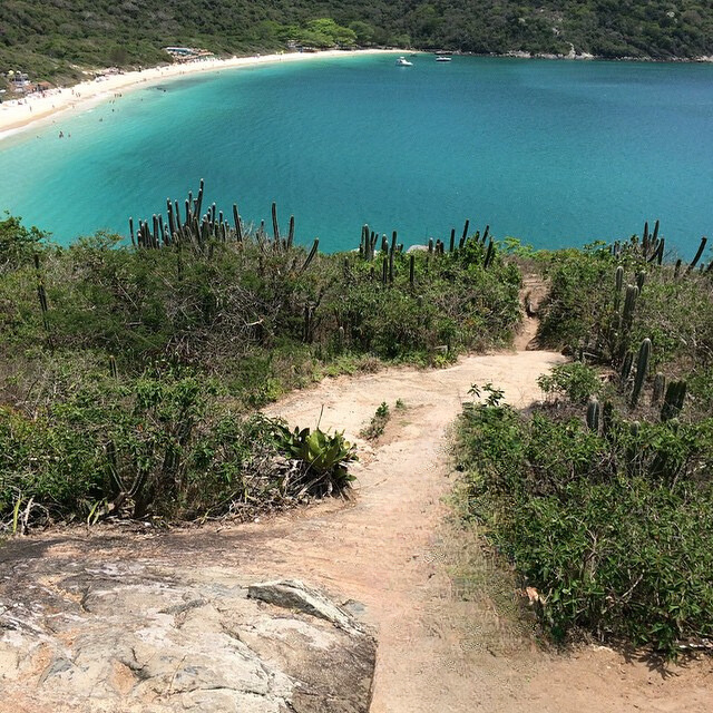 praia do forno em Arraial do Cabo