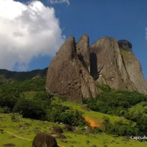 Pedra dos Cinco Pontões em Laranja da Terra