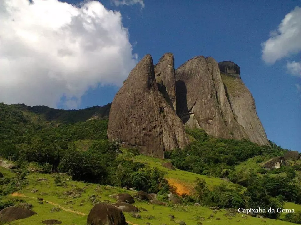 Pedra dos Cinco Pontões em Laranja da Terra