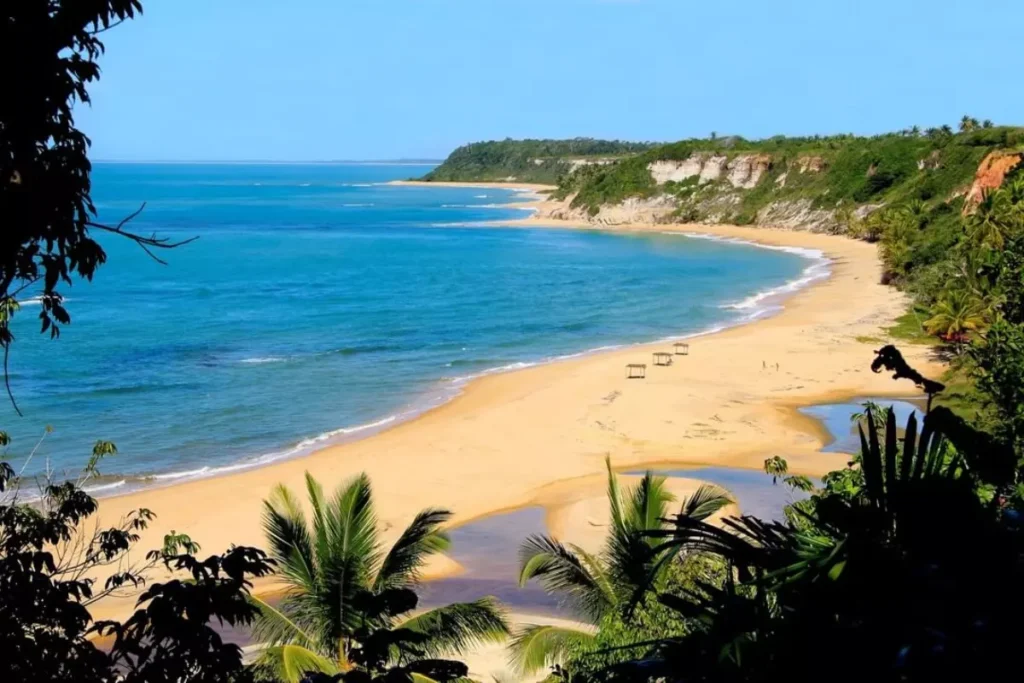 Praia de Curuípe, Bahia: Um Paraíso Escondido