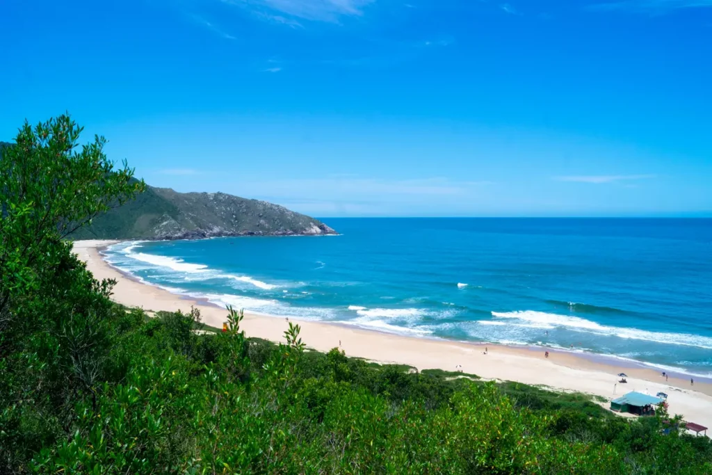Praias Paradisíacas em Florianópolis: O Refúgio Ideal para Famílias
