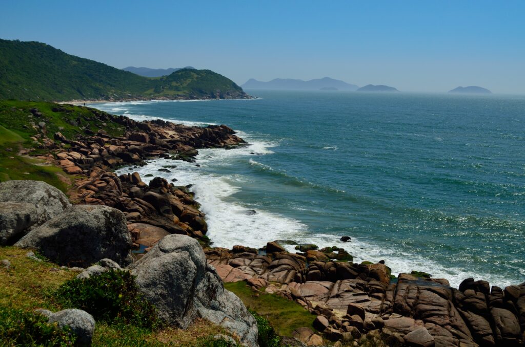 Explorando as Maravilhas Litorâneas: Top 10 Praias de Santa Catarina