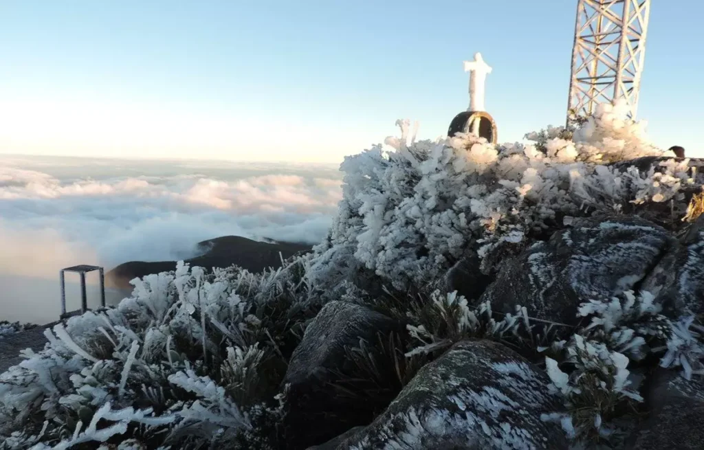 Pico da Bandeira gelo