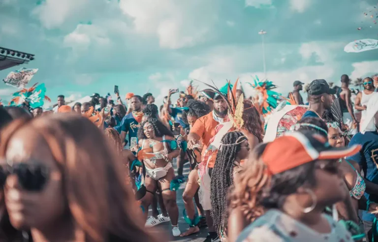 Carnaval 2024 em Guarapari: Uma Festa de Cores e Alegria